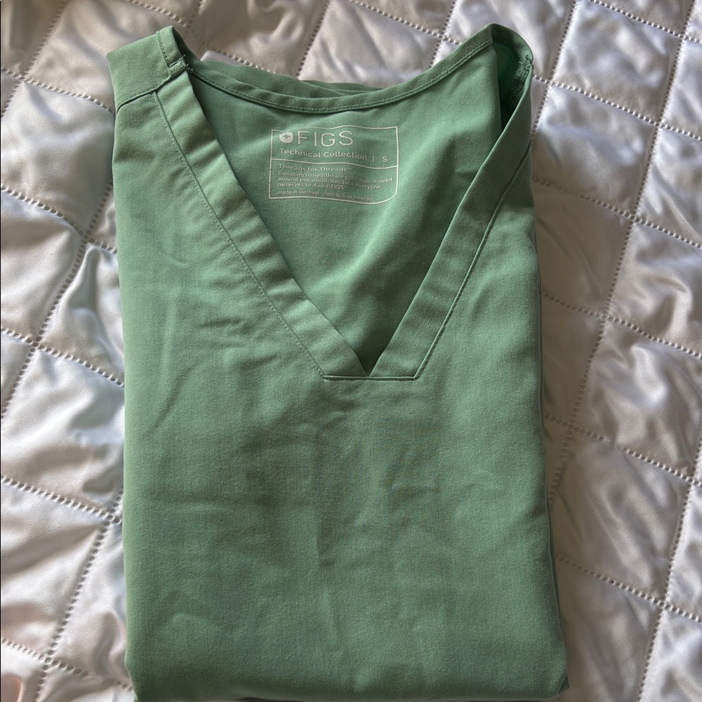 Figs V-Neck Scrub Top in Sage